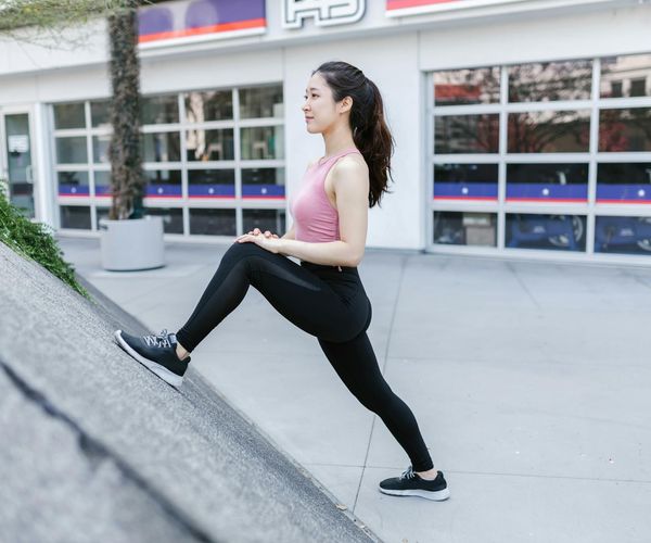 Infographic showing the structure of a workout: warm-up, main set, cool-down.